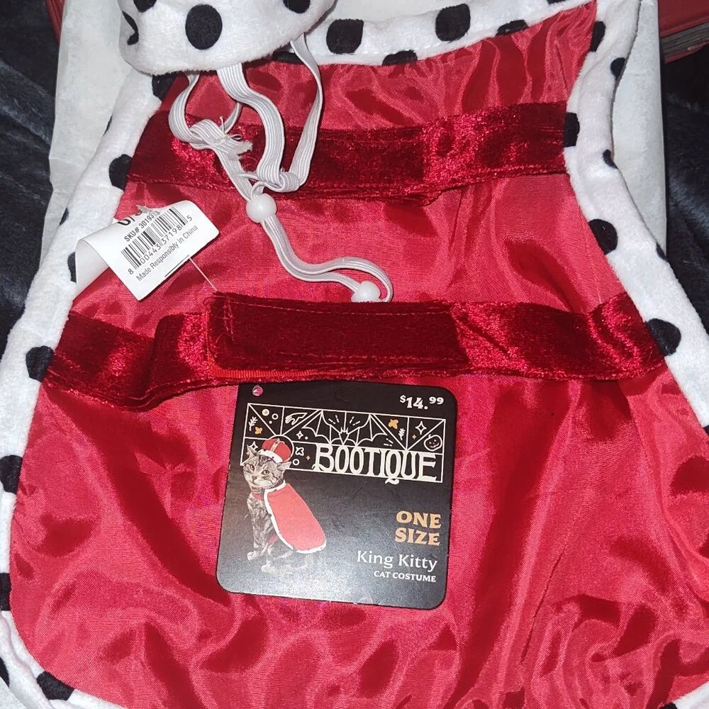 KING KITTY COSTUME FOR CATS / SMALL DOGS NWT